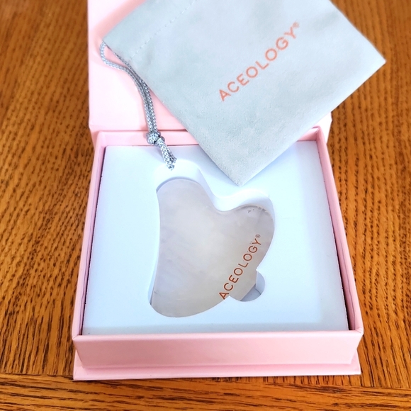 Aceology Rose Quartz Gua Sha Facial Massager - Picture 2 of 6